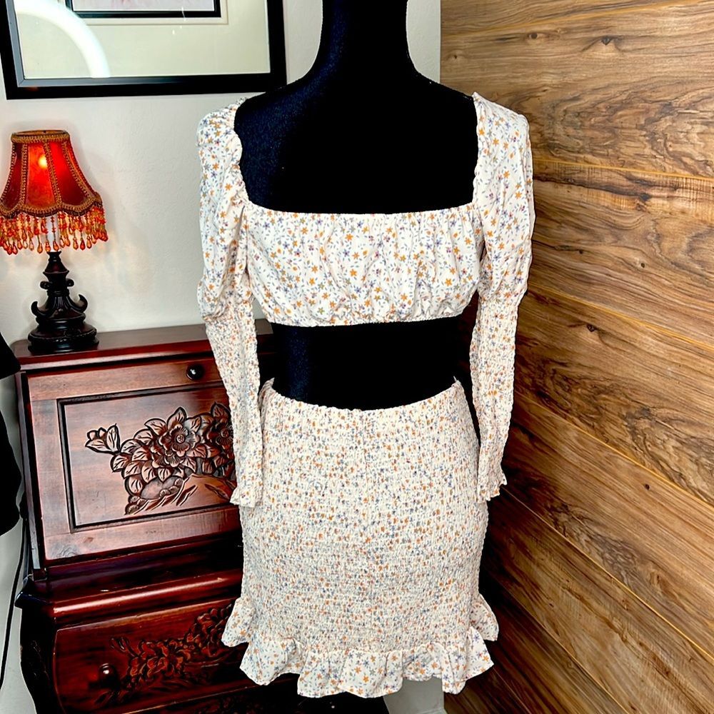 NWOT LOVE TREE | Micro Floral 2 Piece Cropped Top w/ Ruffle Skirt | Size Large - Picture 2 of 7